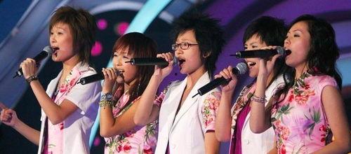 娱乐吃瓜酱女声唱的歌叫什么,她唱的那首叫什么?